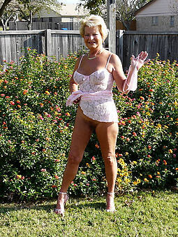 hot granny outdoors xxx pics