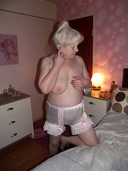 amature naked granny solo pics