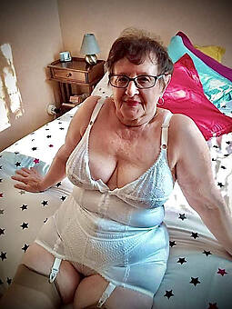 sexy beautiful granny pussy