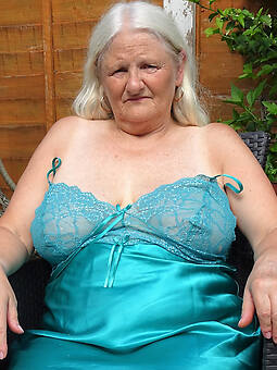 mature women non nude seduction